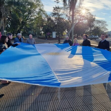 27-ago-2024--Apóstoles conmemora el 127° Aniversario de la Llegada del Primer Contingente de Inmigrantes con emotivo Izamiento del Pabellón Nacional-2