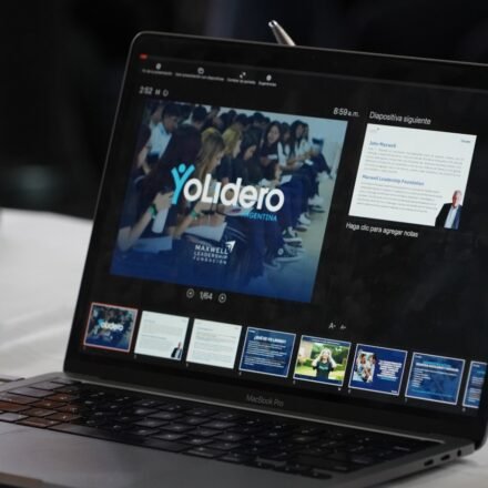 Docentes participando en la capacitación YoLidero en Apóstoles