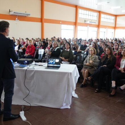 Docentes participando en la capacitación YoLidero en Apóstoles