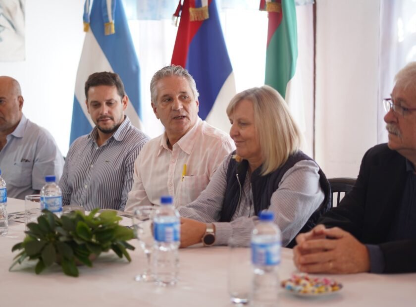 Impulso al Desarrollo Industrial en Apóstoles: Firma de Acta y Entrega de Permisos de Ocupación