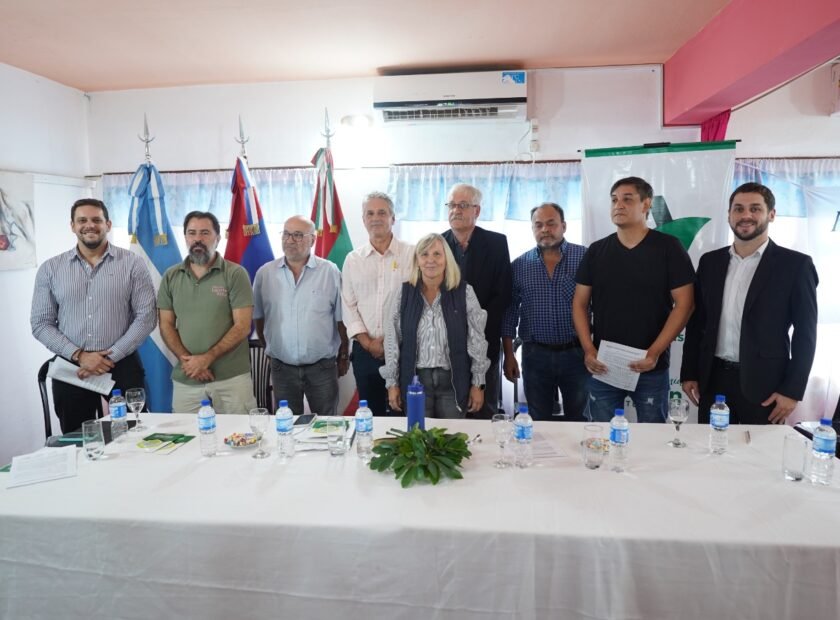Impulso al Desarrollo Industrial en Apóstoles: Firma de Acta y Entrega de Permisos de Ocupación