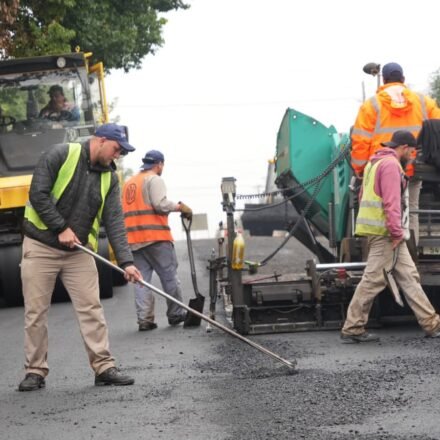 Asfalto sobre empedrado apostoles barrio chaquito (1)