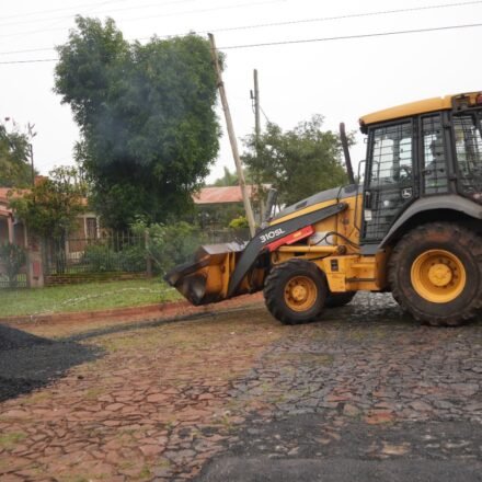 Asfalto sobre empedrado apostoles barrio chaquito (2)