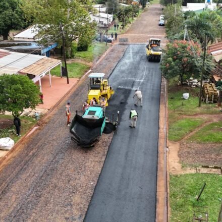 Asfalto sobre empedrado en barrio chaquito (7)