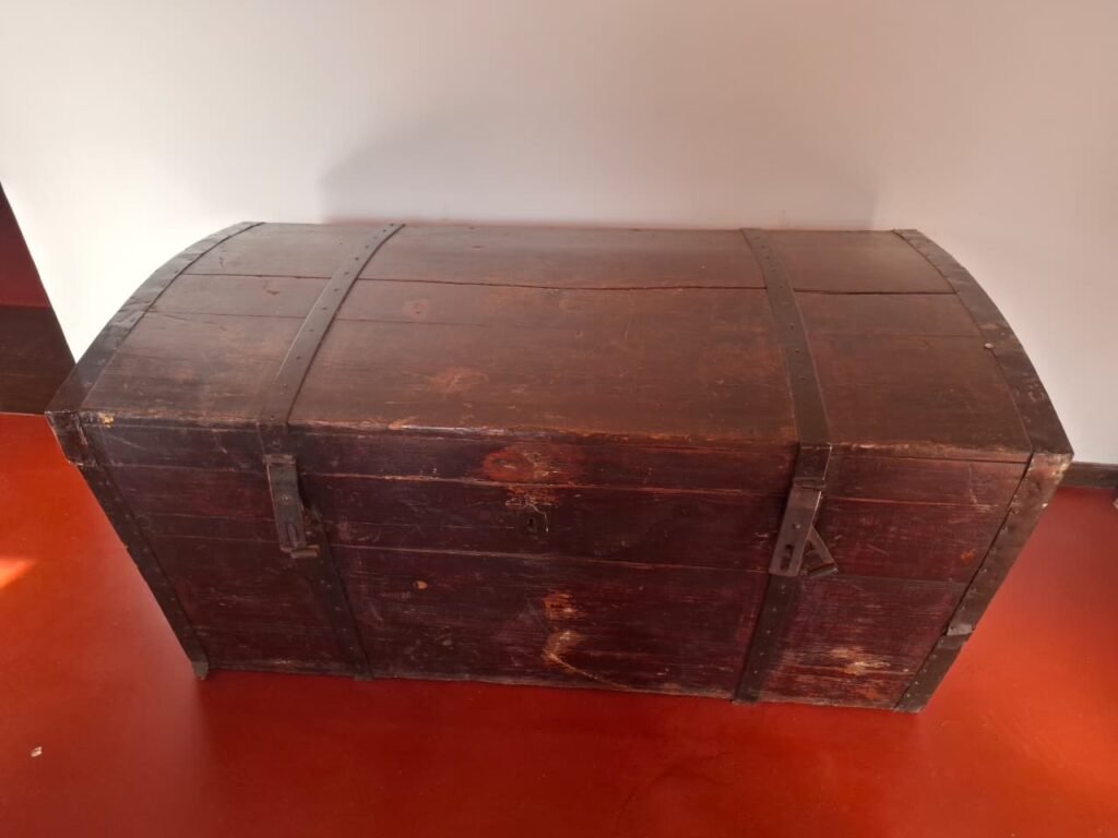 MUSEO P DIEGO DE ALFARO - Baul traido desde galitzia